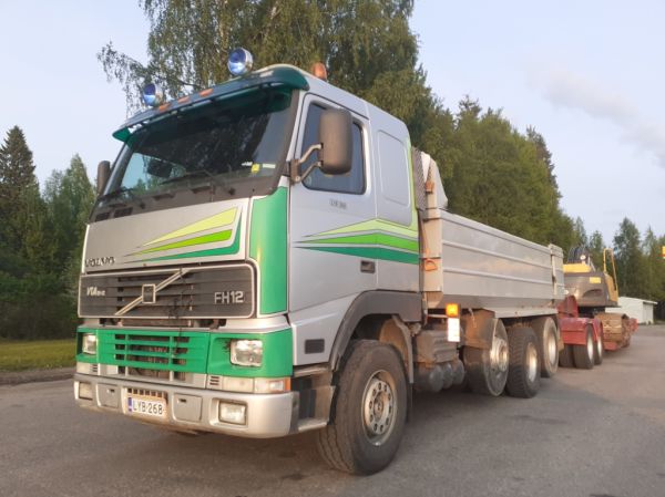 Volvo FH12
Volvo FH12 sora/lavettiyhdistelmä.
Avainsanat: Volvo FH12 Shell Hirvaskangas