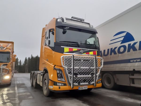 J Paloveden Volvo FH16
J Paloveden Volvo FH16 rekkaveturi.
Avainsanat: Palovesi Volvo FH16 ABC Hirvaskangas