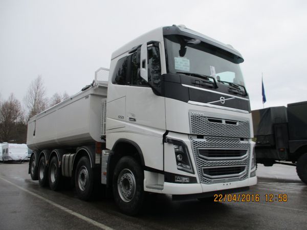 Volvo FH16
Volvo FH16 kuorma-auto.
Avainsanat: Volvo FH16