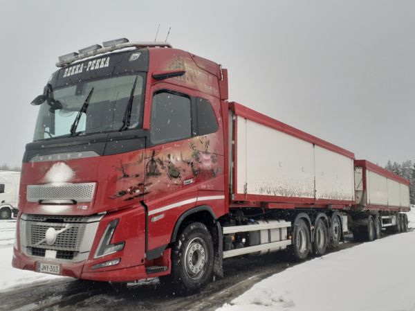 Rekka-Pekan Volvo FH16
Rekka-Pekka Oy:n Volvo FH16 täysperävaunuyhdistelmä.
Avainsanat: Rekka-Pekka Volvo FH16 Lucky Luke Daltonit Daltons Rantaplan Bushwack ABC Hirvaskangas