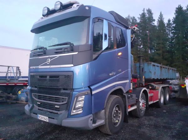 Klikkaa kuvaa nähdäksesi se täysikokoisena
==============
Volvo FH16
Nosturilla varustettu Volvo FH16 vaihtolava-auto.
Avainsanat: Volvo FH16 Hirvaskangas Volvo FH16
Nosturilla varustettu Volvo FH16 vaihtolava-auto.
Avainsanat: Volvo FH16 Hirvaskangas