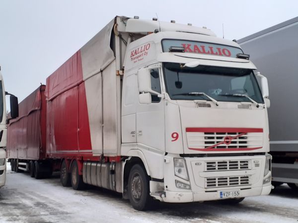 Kallio Transportin Volvo FH460
Kallio Transport Oy:n Volvo FH460 täysperävaunuyhdistelmä.
Avainsanat: Kallio-Transport Volvo FH460 ABC Hirvaskangas 9