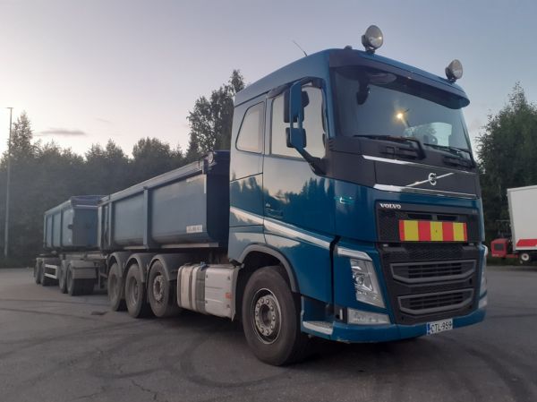 Klikkaa kuvaa nähdäksesi se täysikokoisena
==============
Volvo FH540
Volvo FH540 sorayhdistelmä.
Avainsanat: Volvo FH540 ABC Hirvaskangas Volvo FH540
Volvo FH540 sorayhdistelmä.
Avainsanat: Volvo FH540 ABC Hirvaskangas
