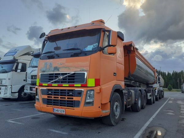 Peab Asfaltin Volvo FH
Peab Asfaltin Volvo FH sorapuolikas.
Avainsanat: Peab Volvo FH ABC Hirvaskangas Mikko 9997