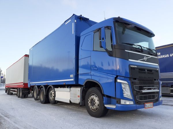 Volvo FH
Volvo FH hakeyhdistelmä.
Avainsanat: Volvo FH ABC Hirvaskangas