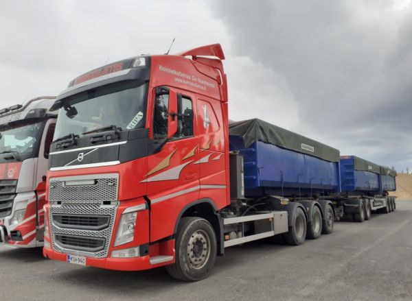Konnekuljetuksen Volvo FH
Konnekuljetus Oy:n Volvo FH vaihtolavayhdistelmä.
Avainsanat: Konnekuljetus Volvo FH Ripa
