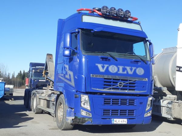 Volvo FH
Volvo FH koukkulava-auto.
Avainsanat: Volvo FH Hirvaskangas