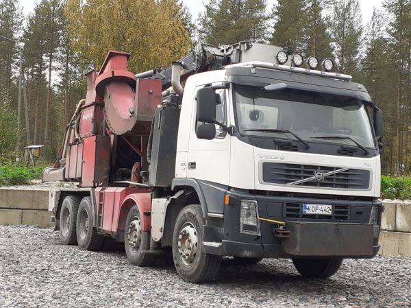 Klikkaa kuvaa nähdäksesi se täysikokoisena
==============
Volvo FM400
Volvo FM400 ajohakkuri.
Avainsanat: Volvo FM400 Volvo FM400
Volvo FM400 ajohakkuri.
Avainsanat: Volvo FM400