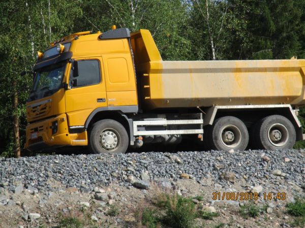 Volvo FMX500
Volvo FMX500 maansiirtoauto.
Avainsanat: Volvo FMX500