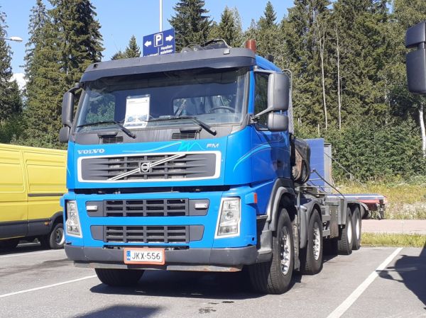 Volvo FM
Nosturilla varustettu Volvo FM vaihtolava-auto.
Avainsanat: Volvo FM