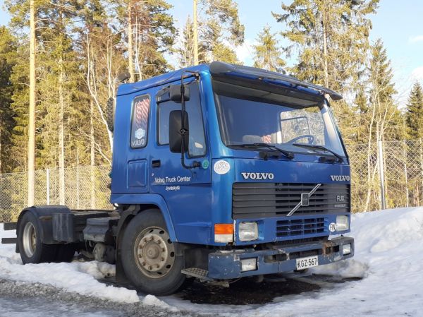 Volvo Truck Center Jyväskylän Volvo FL10
Volvo Truck Center Jyväskylän Volvo FL10 rekkaveturi.
Avainsanat: Volvo FL10