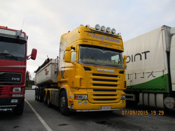 Kuljetus Vuojolaisen Scania
Kuljetus Vuojolainen Oy:n Scania sorapuolikas. 
Avainsanat: Vuojolainen Scania ABC Hirvaskangas