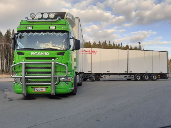 Wäiski&Pojat Scania R620
Wäiski&Pojat Oy:n Scania R620 täysperävaunuyhdistelmä.
Avainsanat: Wäiski&Pojat Scania R620