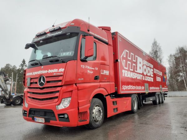 Wickman Transportin MB 1845 Actros 
Wickman Transportin MB 1845 Actros puoliperävaunuyhdistelmä. 
Avainsanat: Wickman MB 1845 Actros Eloranta