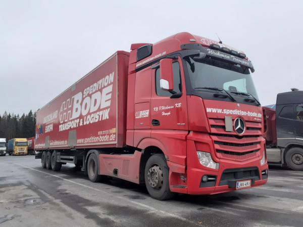 Wickman Transportin MB 1845 Actros
Wickman Transportin MB 1845 Actros puoliperävaunuyhdistelmä.
Avainsanat: Wickman MB 1845 Actros ABC Hirvaskangas