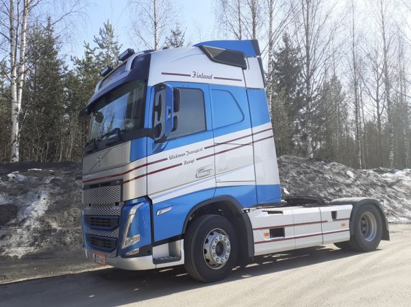 Wickman Transportin Volvo FH460
Wickman Transportin Volvo FH460 rekkaveturi.
Avainsanat: Wickman Volvo FH460 Shell Hirvaskangas