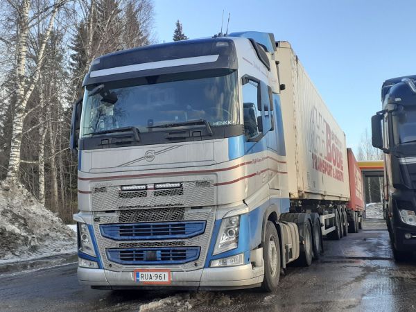 Wickman Transportin Volvo FH
Wickman Transportin Volvo FH Hct-yhdistelmä.
Avainsanat: Wickman Volvo FH Shell Hirvaskangas Hct Henkka