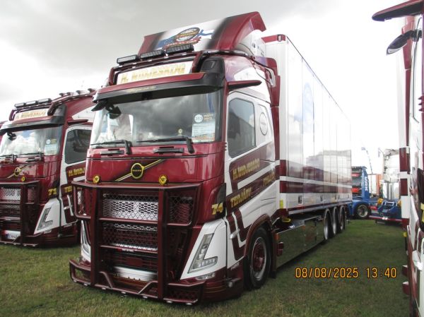 H Widjeskogin Volvo FH
H Widjeskogin Volvo FH rahtiauto.
Avainsanat: Widjeskog Volvo FH 74 Alahärmä25