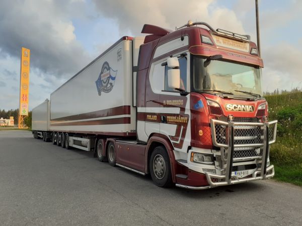 H Widjeskogin Scania 500S
H Widjeskogin Scania 500S hct-yhdistelmä.
Avainsanat: Widjeskog Scania 500S ABC Hirvaskangas 8 Hct