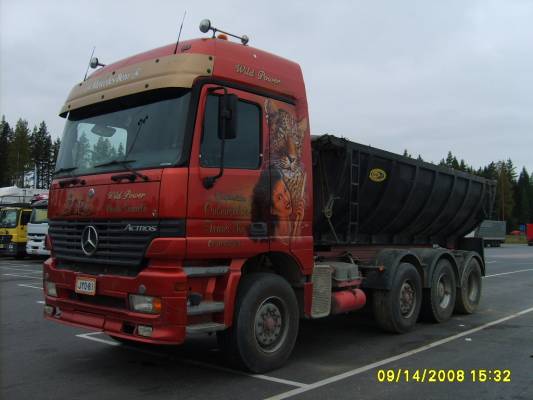 Oulunsalon Trans Ky:n MB 3353 Actros
Kuljetusliike Oulunsalon Trans Ky:n MB 3353 Actros "Wild Power".
Avainsanat: Oulunsalon Trans MB Actros 3353 Wild Power ABC Hirvaskangas