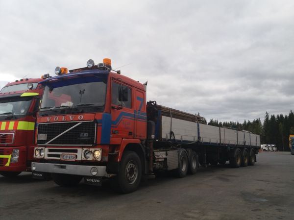 Y Laineen Volvo F10 
Y Laineen Volvo F10 puoliperävaunuyhdistelmä.
Avainsanat: Laine Volvo F10 ABC Hirvaskangas