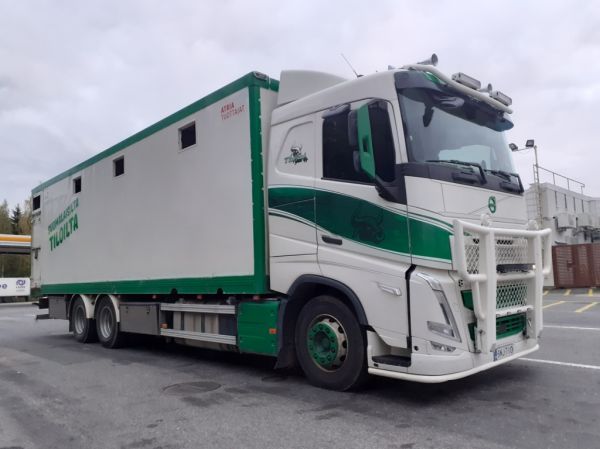 Ylirönni Yhtiön Volvo FH
Ylirönni Yhtiöt Oy:n Volvo FH eläintenkuljetusauto.
Avainsanat: Atria Ylirönni Volvo FH Eläinkuljetus ST1 Hirvaskangas