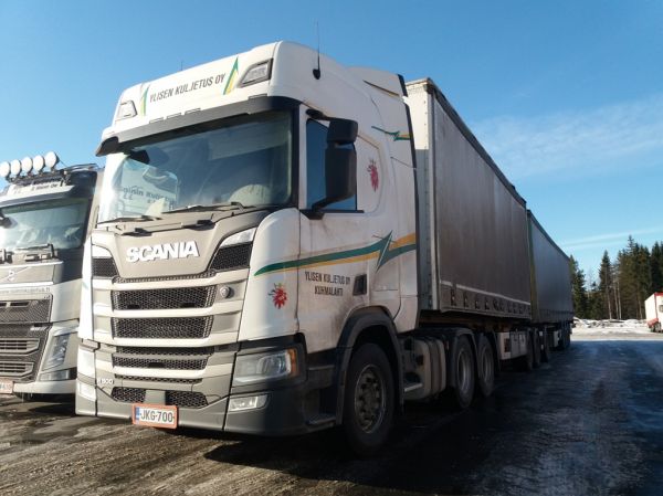 Ylisen Kuljetuksen Scania R500
Ylisen Kuljetus Oy:n Scania R500 b-juna.
Avainsanat: Ylinen Scania R500 B-juna ABC Hirvaskangas