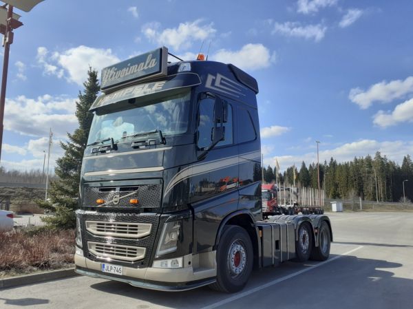 Ylivoimalan Volvo FH
Oy Ylivoimala Ab:n Volvo FH rekkaveturi.
Avainsanat: Ylivoimala Volvo FH ABC Hirvaskangas