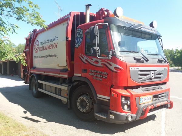 Ympäristönhuolto Kotilaisen Volvo FMX
Ympäristönhuolto Kotilainen Oy:n Volvo FMX jäteauto. 
Avainsanat: Kotilainen Volvo FMX