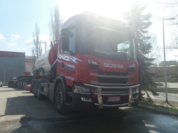 Ympäristönhuolto Kotilaisen Scania G500
Ympäristönhuolto Kotilainen Oy:n nosturilla varustettu Scania G500 koukkulava-auto.
Avainsanat: Kotilainen Scania G500