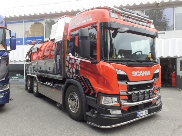 Klikkaa kuvaa nähdäksesi se täysikokoisena
==============
Ympäristönhuolto Kotilaisen Scania P410
Ympäristönhuolto Kotilainen Oy:n Scania P410 loka-auto.
Avainsanat: Kotilainen Scania P410 Viitasaari26 Ympäristönhuolto Kotilaisen Scania P410
Ympäristönhuolto Kotilainen Oy:n Scania P410 loka-auto.
Avainsanat: Kotilainen Scania P410 Viitasaari26