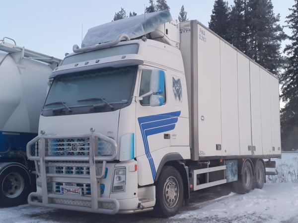 Lumijoen Kuljetuksen Volvo FH480
Lumijoen Kuljetus Oy:n Volvo FH480 rahtiauto.
Avainsanat: Lumijoen-Kuljetus Volvo FH480 Hirvaskangas