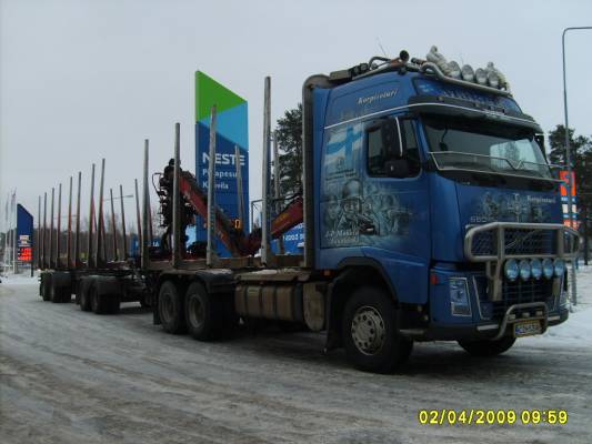 J-P Mäkelän Volvo FH16
J-P Mäkelän Volvo FH16  "Korpisoturi" Puutavarayhdistelmä.
Avainsanat: J-P-Mäkelä Korpisoturi Volvo FH16