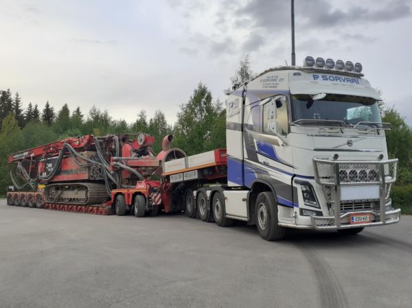 Kuljetus P Sorvarin Volvo FH
Kuljetus P Sorvari Oy:n Volvo FH lavettiyhdistelmä.
Avainsanat: Sorvari Volvo FH ABC Hirvaskangas 9