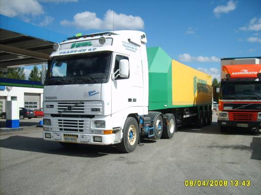 Trans-Enin Volvo FH12 
Laukaan Betonin ajossa oleva Trans-En Oy:n Volvo FH12 "White Princess".
Avainsanat: Trans-En Volvo FH12 4