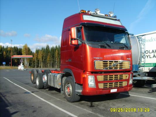 Volvo FH16
Volvo FH16.
Avainsanat: Volvo FH16 ABC Hirvaskangas