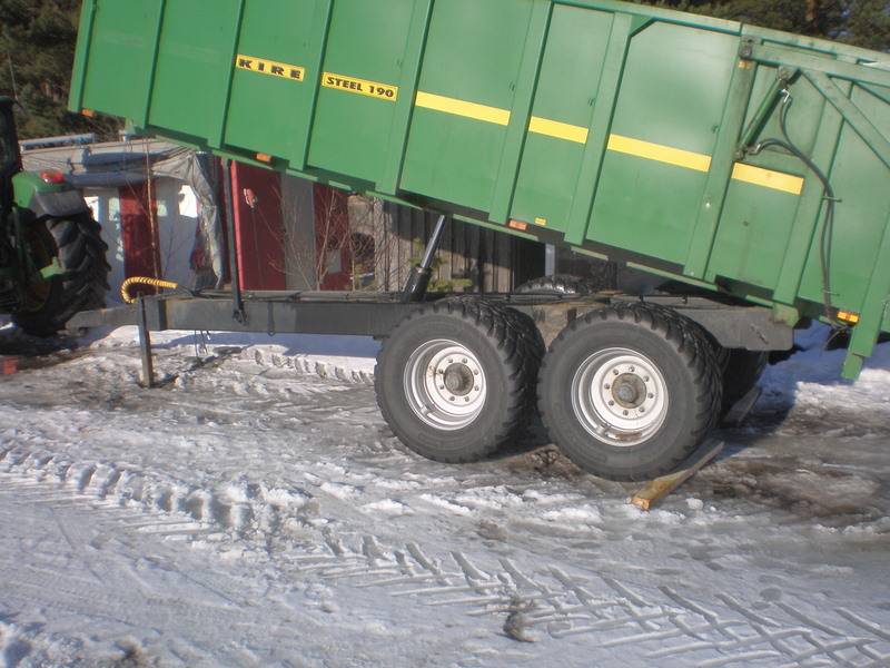 Nurmen kippi
Pari talvea kärrätty vasta lunta ja kipistä tuli stefat ulos.
Avainsanat: Kire 190