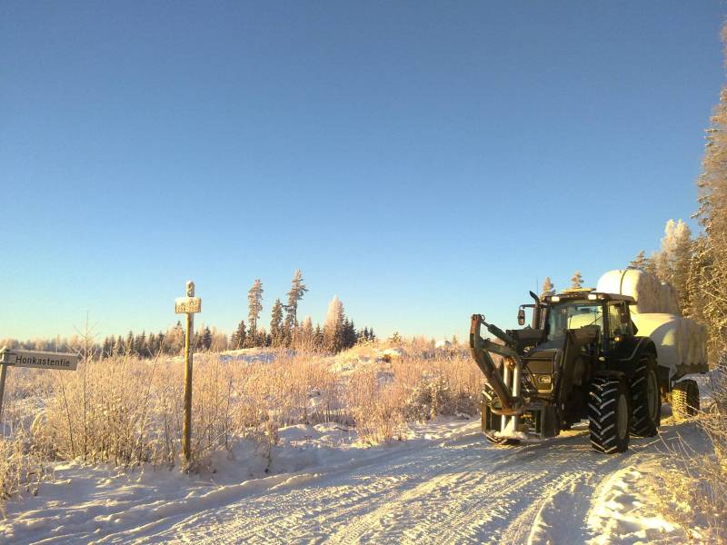 Nättiä pakkaspäivää ja Valtra T191
Avainsanat: Valtra T191