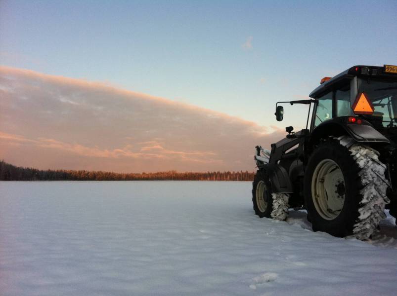 Valtra T191
Auringonnousu
Avainsanat: Valtra T 191 talvi 2012