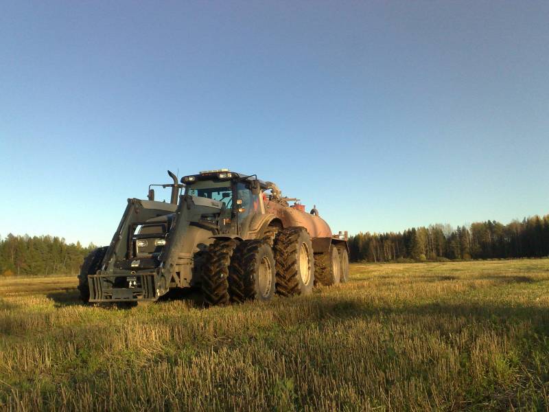 Valtra T191 ja Livakka 14m^3
Viimeisiä kuormia tälle lohkolle
Avainsanat: Valtra T191 Livakka