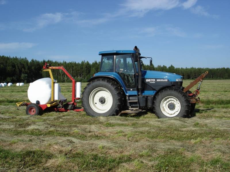 New holland 8670 ja kääriä
Ei löytyny pienempää eikä isompaa raktoria kääriän etteen.
Avainsanat: newholland ford 