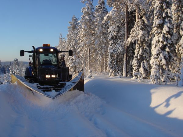 Aurausta
Mukava aurata hienolla ilmalla komeissa maisemissa.
Avainsanat: newe newholland tm120 auraus