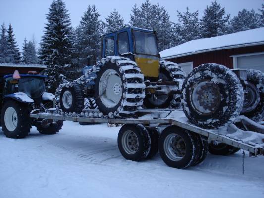 Ford 5000
Talvitien polku kalustoa.
Avainsanat: ford