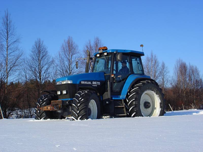 New Holland 8670
Käytiin katsomassa että joko pääsee lannan kylyvöön.
Avainsanat: newholland 8670 newe