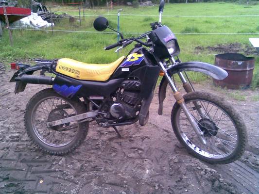 Suzuki TS 50 xk
siin on mun kulkupeli
Avainsanat: Suzuki ts 50