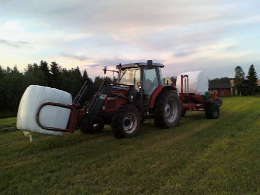 Massey-Ferguson 4245 ja Kverneland 7517
