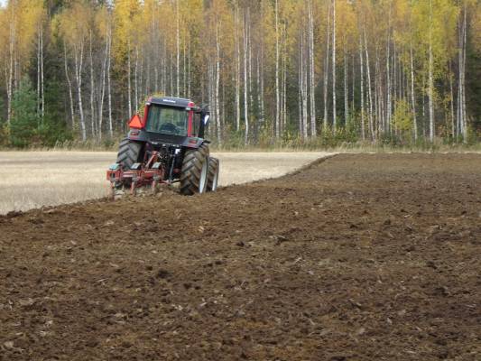 Muokkausta
A92 ja Kverneland
Avainsanat: kyntö