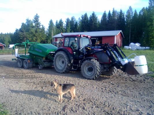 valtra ja agronic
tällaset rehunteko koneet tälle kesälle nyt olis eka sato jo tehty!
Avainsanat: valtra agronic