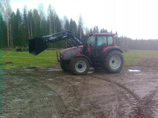 valtra
valtra sai kuormaajan.
Avainsanat: valtra lieksa large1200l