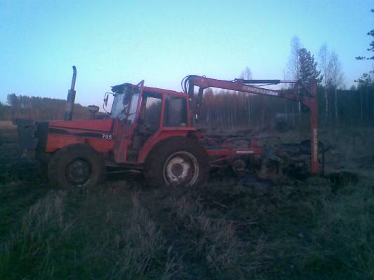 valmet705 ja kvernelandit
onneks oli patu:D
Avainsanat: valmet705 large1200l lieksa